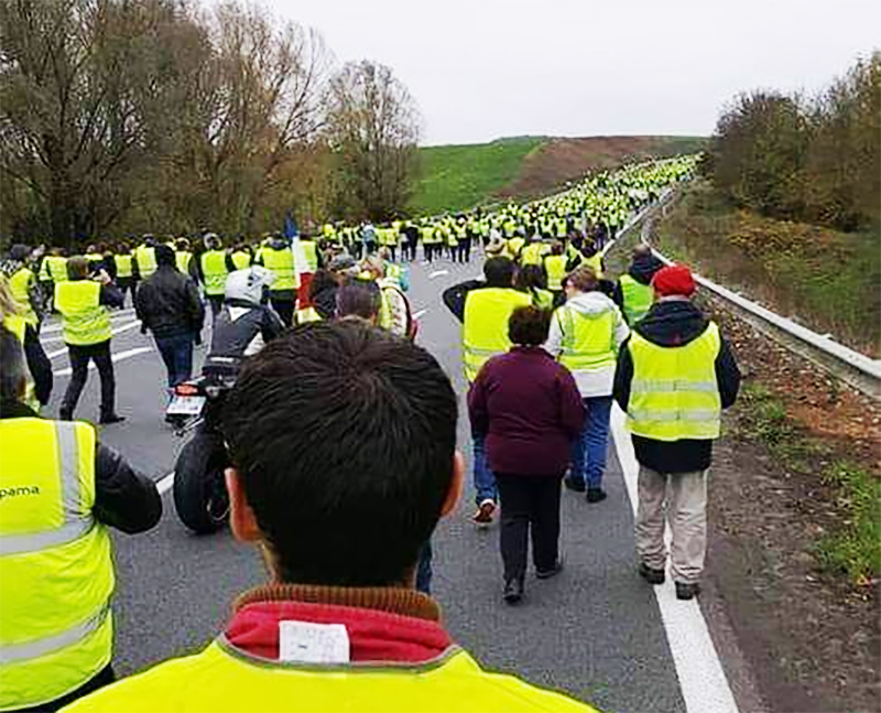 Impressionnant Succès De La Mobilisation Des « Gilets Jaunes », Mais Un ...